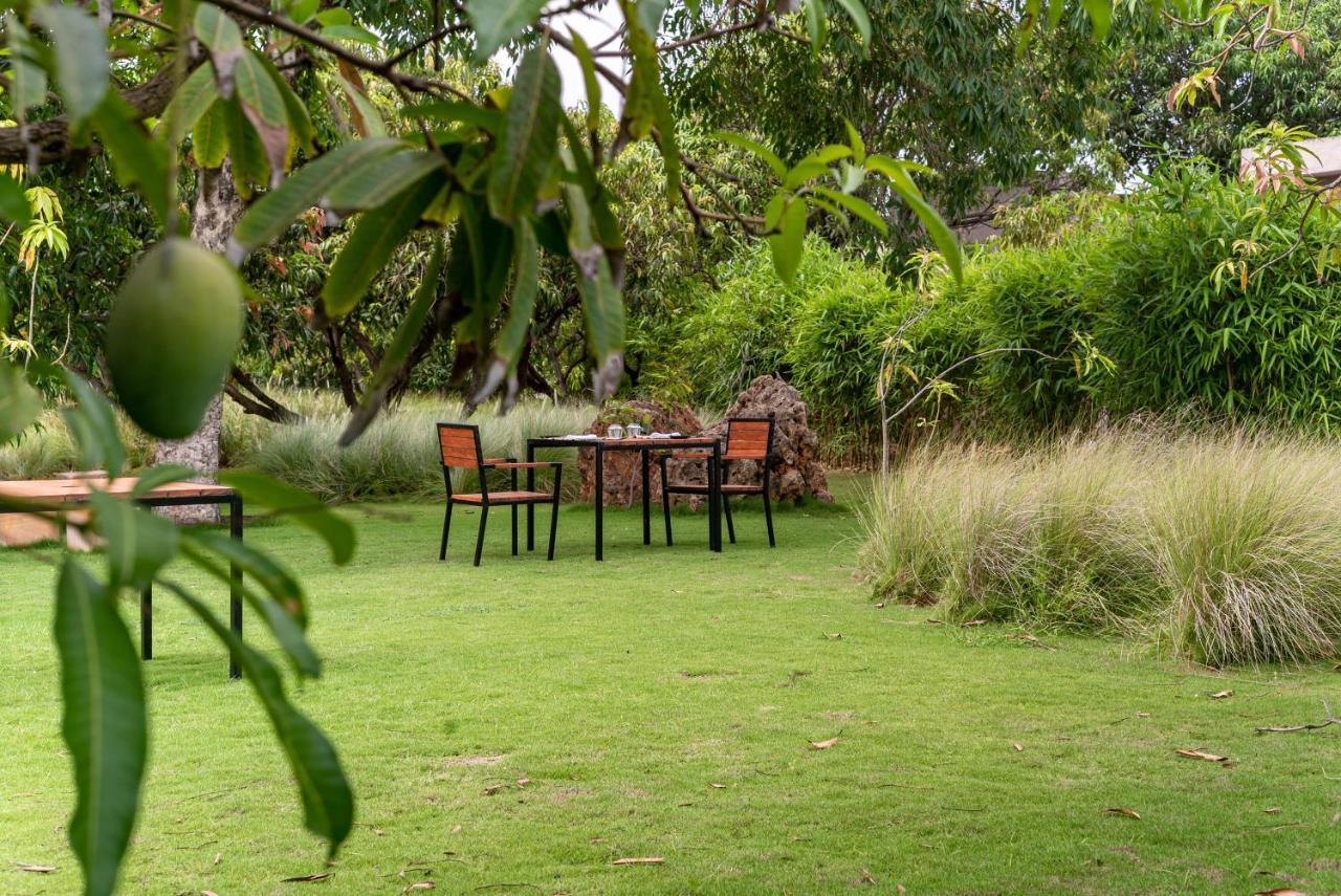 Woods At Sasan Hotel Sasan Gir Buitenkant foto