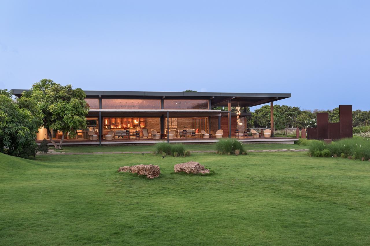 Woods At Sasan Hotel Sasan Gir Buitenkant foto